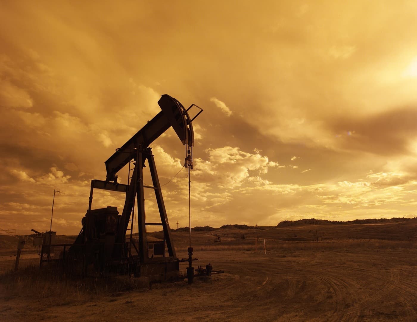 Oil well at sunset in Bakersfield, where the Denesha story began
